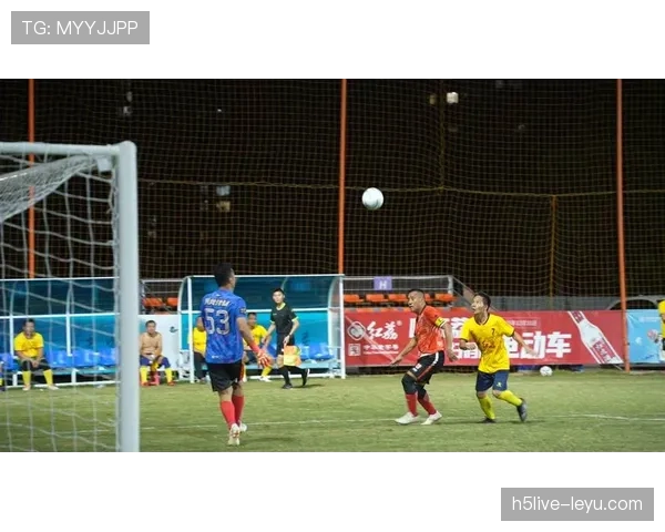 足球史上的经典对决重现：传奇赛事再掀热潮