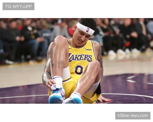 卡隆·巴特勒无球跑动制造空位，3D属性提升球队外线防守强度